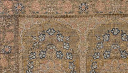 null Extrémité de ceinture en soie brochée, Iran safavide, XVIIe siècle.
Soie brochée...