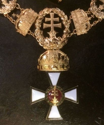 HONGRIE Ordre du Mérite, fondé en 1922, grand collier en bronze doré composé de quinze...