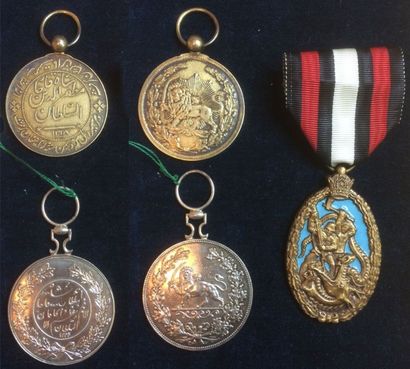 IRAN Ordre du Lion et du Soleil, lot de deux médailles: une datée 1318 (1900), en...