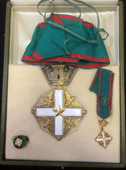 ITALIE Ordre du Mérite de la République, croix de commandeur du premier type en vermeil...