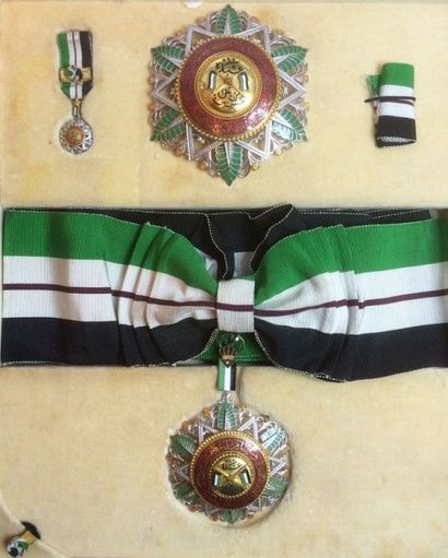 JORDANIE Ordre de la Renaissance, fondé en 1917, ensemble de grand-croix complet...