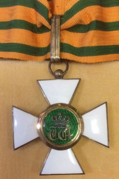 LUXEMBOURG Ordre de la Couronne de Chêne, croix de commandeur en vermeil et émail,...