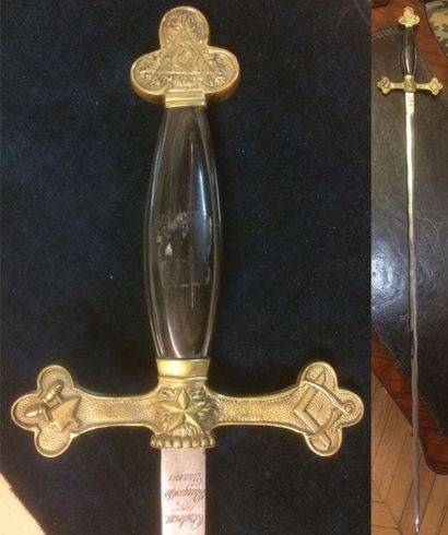 null Épée maçonnique à lame ondulée, signée du fourbisseur Coulaux à Klingenthal,...
