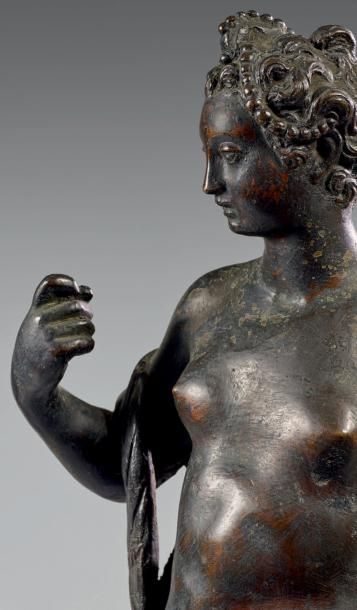 null Deux grandes statuettes en bronze à patine noire représentant Adonis avec son...