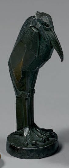 ARTUS Marabout 
Mascotte de bouchon de radiateur en bronze à patine verte. Signée.
Hauteur:...