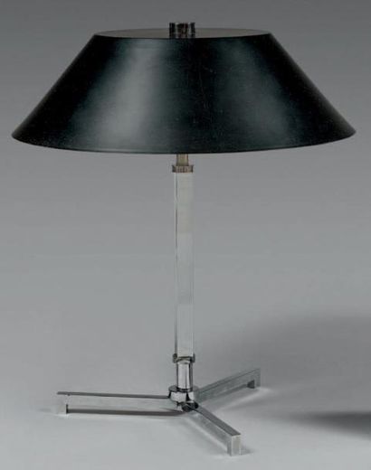 JO HAMMERBORG (1920-1982) 
Lampe modèle «Président», fût et piètement en métal chromé,...