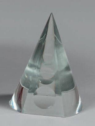 Karel MALIVANEK (XXe siècle) 
Cone
Sculpture en verre de forme conique.
Signée.
Hauteur:...