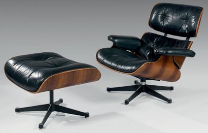CHARLES ET RAY EAMES (1907-1978 et 1912-1988) 
Fauteuil modèle «Lounge chair» et...