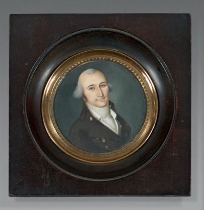 École FRANÇAISE de la fin du XVIIIe siècle Portrait d'homme à la redingote brune
Miniature.
Diamètre:...