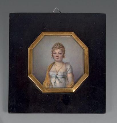 École FRANÇAISE du début du XIXe siècle Portrait de femme au châle jaune
7 x 6,8...