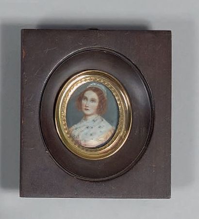 École Française du XIXe siècle Portrait de femme
Miniature sur ivoire.
3,8 x 3 cm,...