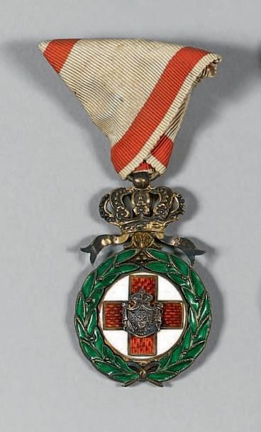 null Ordre de la Croix-Rouge, institué en 1913, insigne du troisième modèle sans...