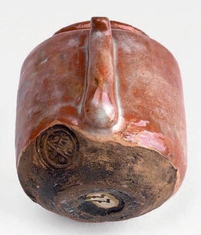 Fours de Raku - Époque EDO (1603-1868), XIXe siècle 
Chaire (pot à thé) en forme...