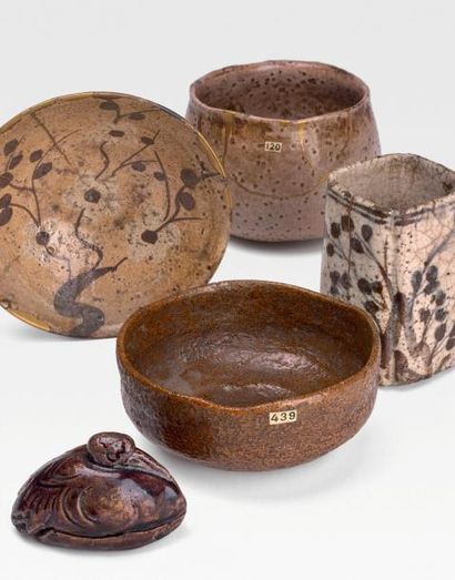 Fours de Raku - Époque EDO (1603-1868), XVIIIe siècle 
Chawan (bol à thé) de forme...