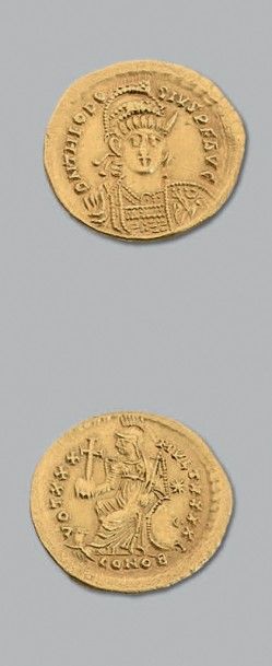 null THÉODOSE II (408-450)
Solidus. Constantinople. 4,39 g.
Son buste armé de face....