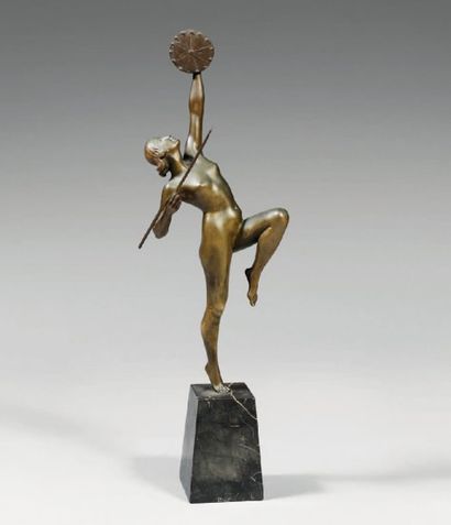 Henry FUGERE (1872-1944) Amazone Épreuve en bronze à patine verte, fonte d'édition...
