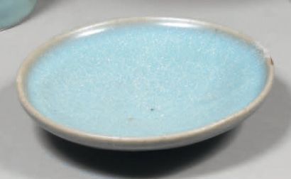 Epoque MING (1368 - 1644) Petite coupe en grès émaillé bleu lavande. Jun yao. Diamètre...