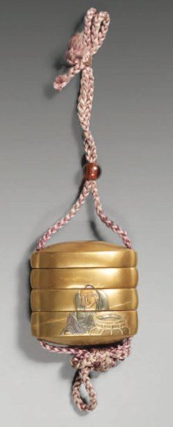 null Petit inro côtelé en laque fundame, décoré en hira maki-e de laque or, argent...