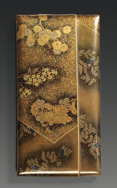 null Kobako rectangulaire en forme de tissus pliés en laque nashiji, décoré en iro-e...