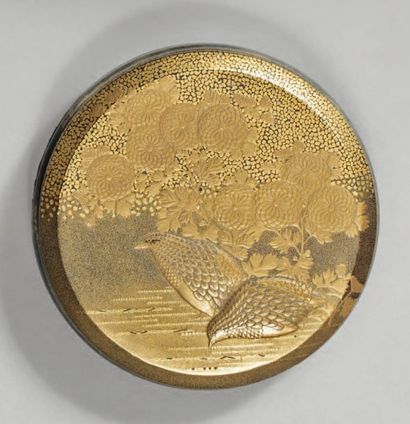 null Kobako de forme ronde en laque nashiji décoré en hira maki-e de laque or et...