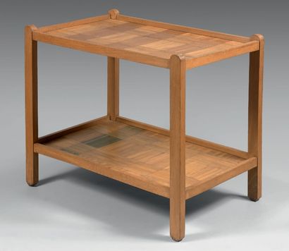 André GROULT (1894-1966) 
Table d'appoint, structure en chêne à deux plateaux superposés...