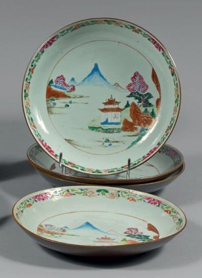 CHINE, Compagnie des Indes - Époque Qianlong (1736-1795) 
Quatre coupes en porcelaine...