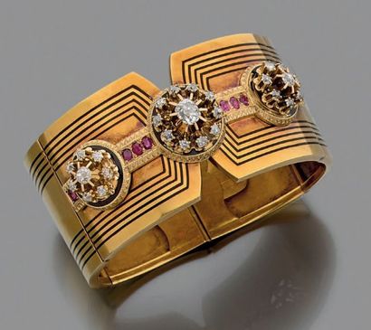 null Bracelet rigide ouvrant en or jaune 750 millièmes décoré de filets d'émail noir,...