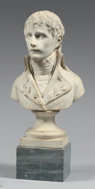 D'après Louis Simon BOIZOT (1743-1809) 
Bonaparte Premier Consul
Petit buste en biscuit.
Socle...