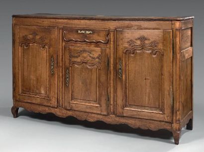 null Buffet enfilade en bois fruitier mouluré et sculpté de corbeilles de fleurs,...