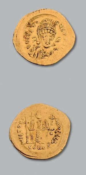 null JUSTIN Ier (518-527) Solidus. Constantinople. 4,45 g.
Son buste casqué et armé....