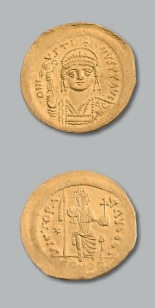 null JUSTIN II (565-578)
Solidus. 4,35 g.
Son buste cuirassé de face.
R/ Constantinople...