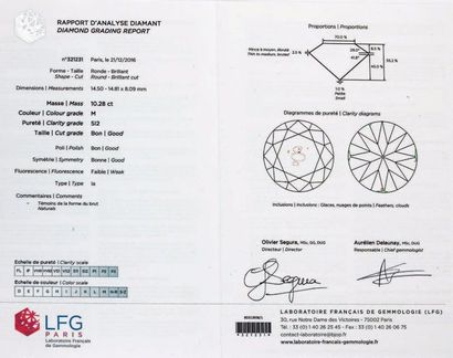 null Bague en or jaune 750 millièmes ornée au centre d'un diamant rond de taille...