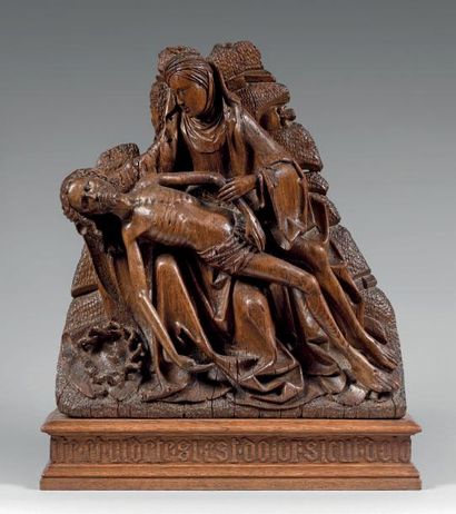 null Pietà d'applique en chêne sculpté sur fond de Golgotha, avec le crâne d'Adam...