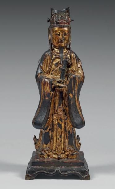 CHINE - Époque Ming (1368-1644), XVIIe siècle Statuette en bronze doré et laqué or...