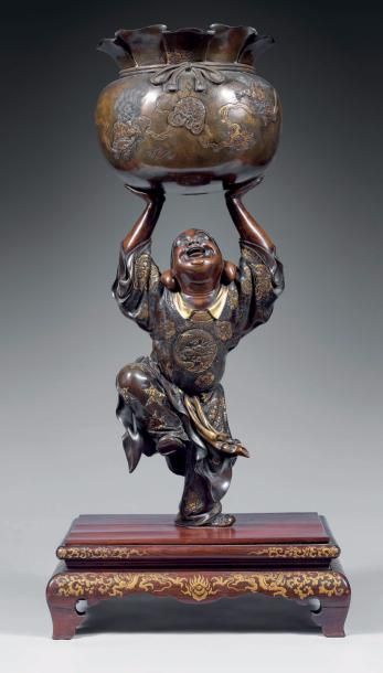 JAPON - fin du XIXe siècle Statuette en bronze à patine brune incrusté de cuivre...