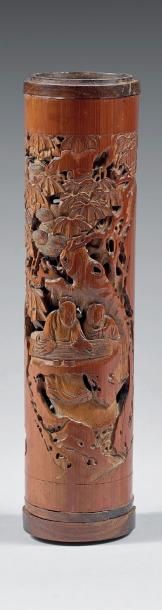 CHINE - XVIIIe siècle Étui à herbes odorantes et son couvercle en bambou sculpté...
