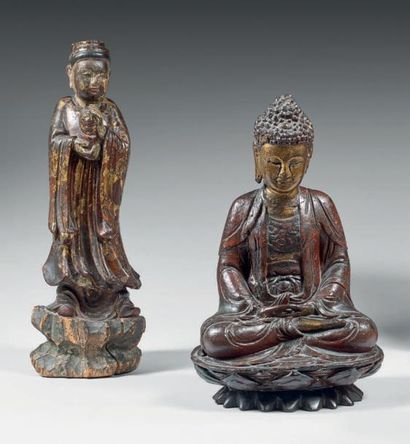 VIETNAM - XIXe siècle Deux statuettes en bois laqué brun et or, bouddha assis en...