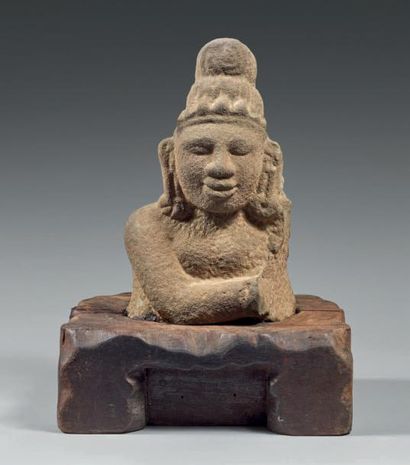 VIETNAM, Dong Duong - Période Champa, IXe/Xe siècle Buste de Vishnu en grès gris,...