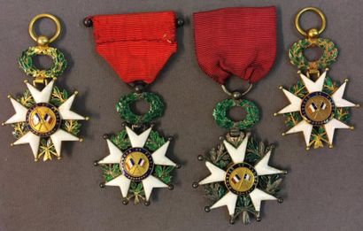 null Légion d'honneur - IIIe République, lot de quatre: deux étoiles d'officier en...