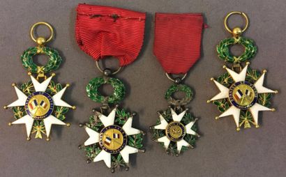 null Légion d'honneur - IIIe République, lot de quatre: deux étoiles d'officier en...