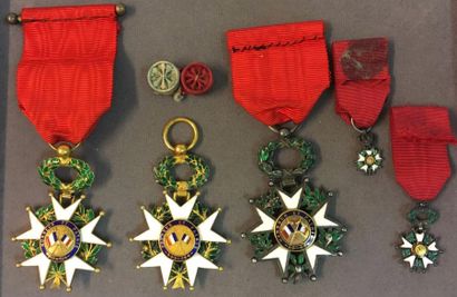 null Légion d'honneur - IIIe République, lot de cinq: deux étoiles d'officier en...
