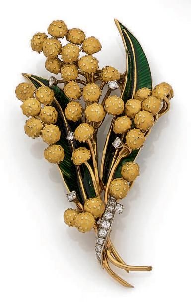 Mellerio, signé Broche mimosas en or jaune 750 millièmes, les feuilles émaillées...