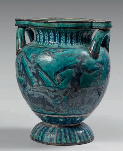 André METHEY (1871-1920) 
Vase balustre sur piédouche en céramique, à décor de personnages,...