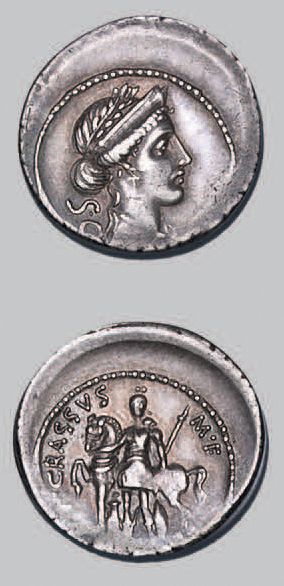 null LICINIA (55 av. J.-C.)
Denier. Buste de Vénus à droite.
R/ Chevalier romain...