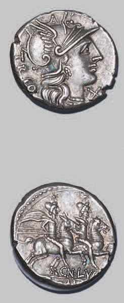null LUCRETIA (136 av. J.-C.)
Denier. Tête de Rome à droite.
R/ Les dioscures galopant...