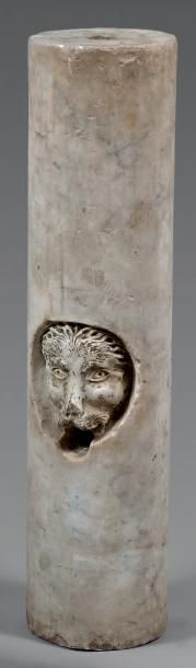 null Colonne en marbre blanc sculpté d'une tête de lion formant dégueuloir.
Hauteur:...