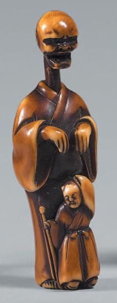JAPON - Époque EDO (1603-1868) Netsuke en ivoire à patine ocre jaune, en forme de...