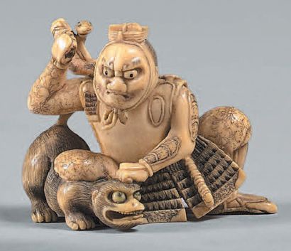 JAPON - Fin Époque EDO (1603-1868) Netsuke en ivoire, Yoshimasa tuant le nuye. Les...