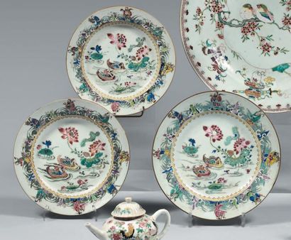 CHINE, Compagnie des Indes Époque Yongzheng (1723-1735) Paire d'assiettes rondes...