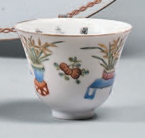 CHINE - XXe siècle Sorbet en porcelaine à décor émaillé polychrome de canards et...